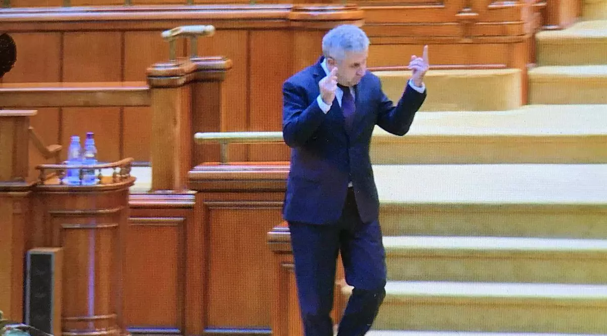 FOTO&VIDEO | Gest revoltător în plenul Parlamentului! Florin Iordache a arătat degetul mijlociu Opoziției