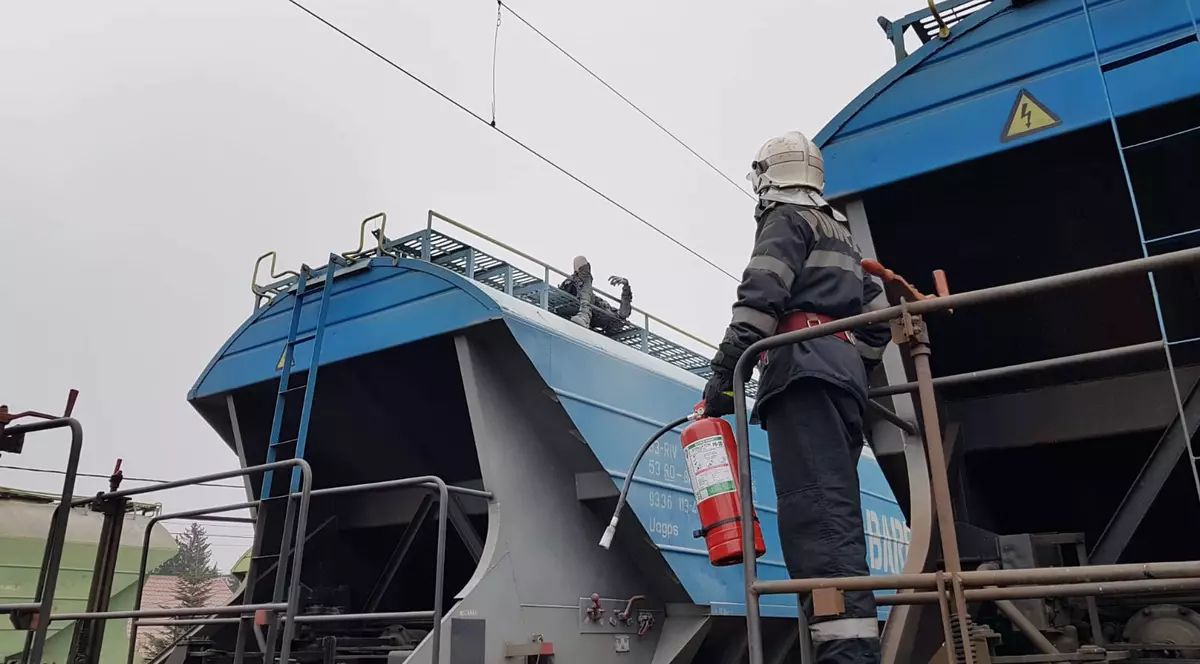 Un adolescent a murit pe un vagon în Gara Onești