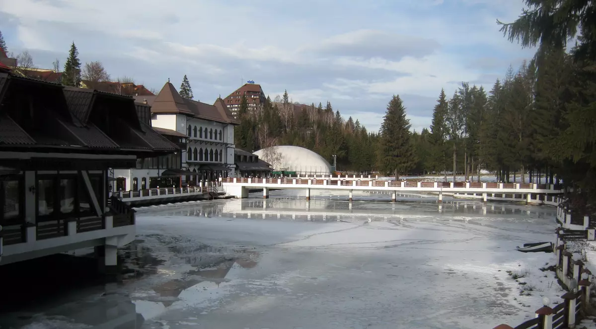 Misterele lacului din Poiana Brașov. Nimeni nu s-ar fi gândit să scoată așa ceva de pe fundul apei