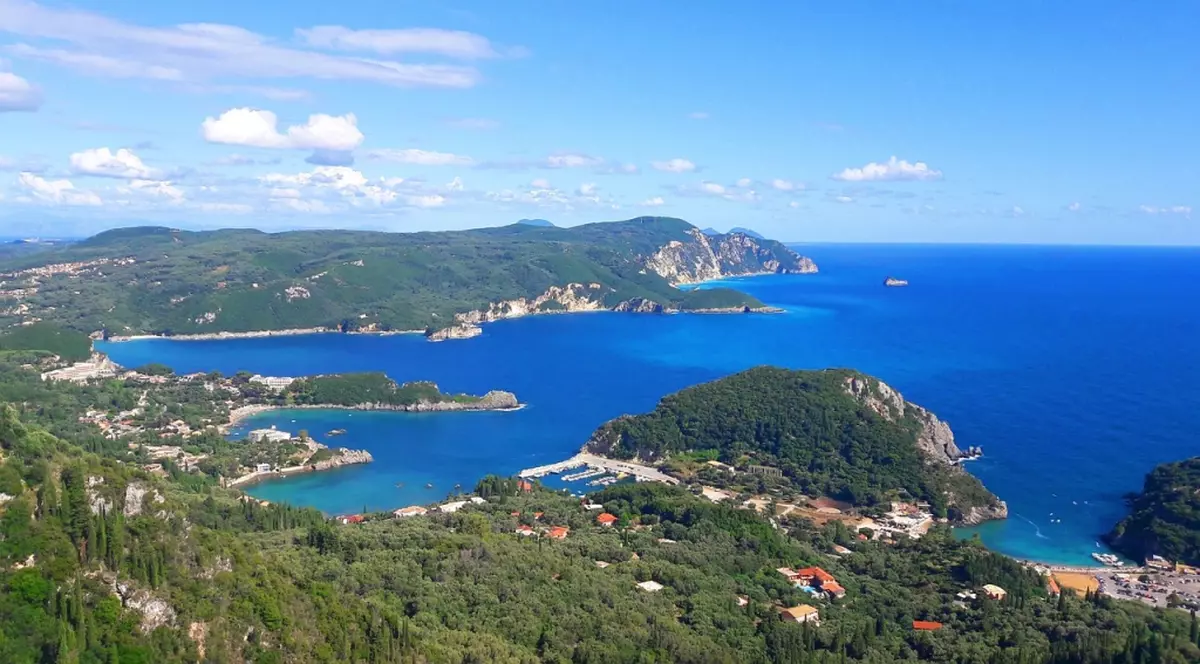 (P) Cele mai populare stațiuni din Corfu, unde să te răsfeți anul viitor!
