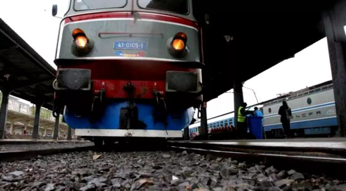 Traficul feroviar este blocat, joi dimineață, după ce un tren de marfă a deraiat în apropierea localității Zam din județul Hunedoara. Cinci vagoane au sărit de pe șine