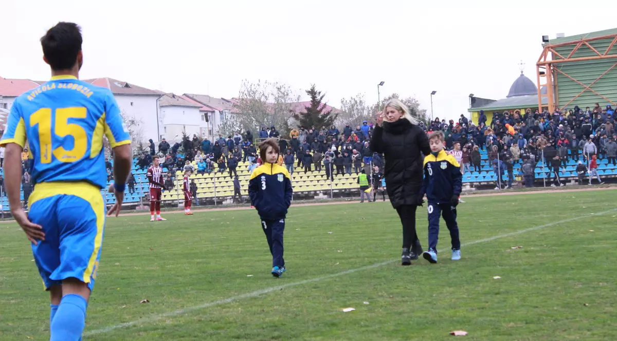 Lorena Balaci a lansat proiectul ”Duc infinitul pe fiecare stadion”