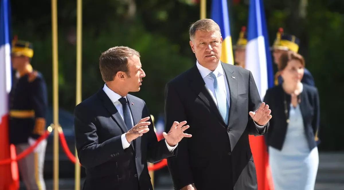 Klaus Iohannis, vizită oficială la Paris la invitația președintelui Franței. Emmanuel Macron și Klaus Iohannis, la Palatul Cotroceni în 2017
