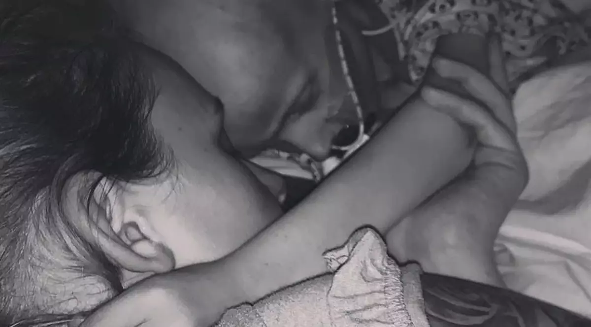 FOTO | Ultimele cuvinte ale unui băiețel, înainte să moară de cancer în brațele mamei lui: „Mami, îmi pare rău...”