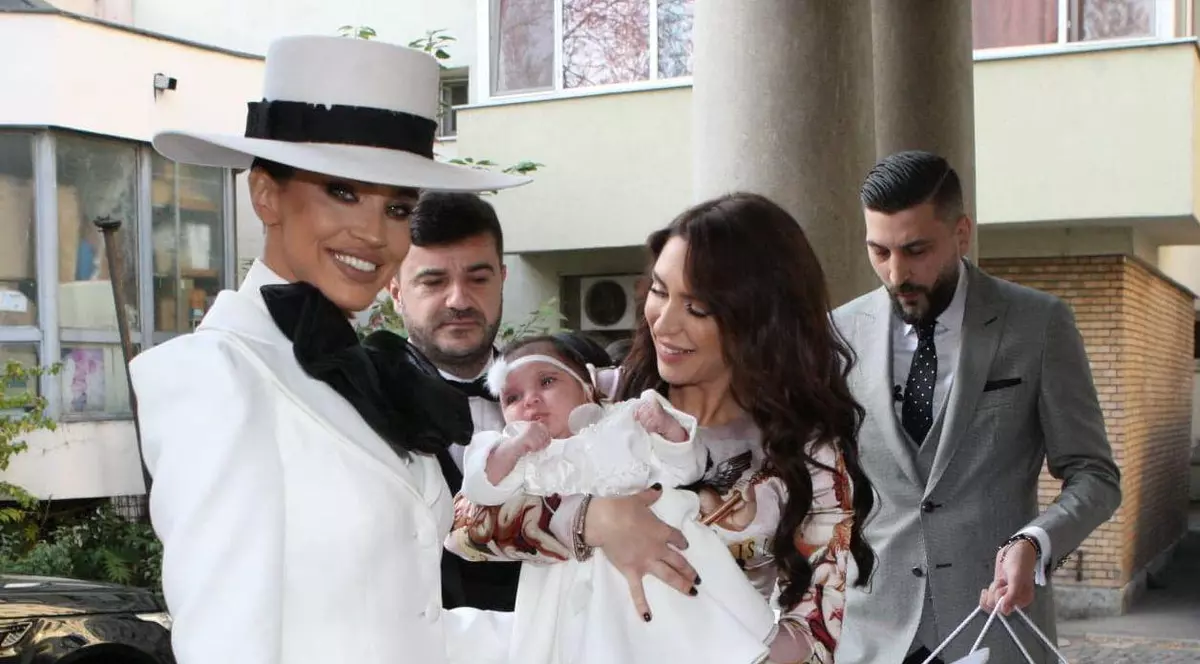 Cum s-a îmbrăcat Adelina Pestrițu la petrecerea de botez a fiicei sale. Ultra sexy într-o rochie transparentă