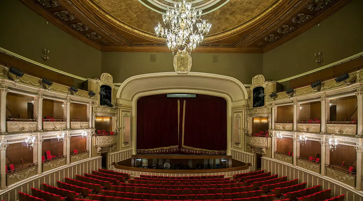 FOTO| Un candelabru de la Opera din București s-a spart deasupra spectatorilor