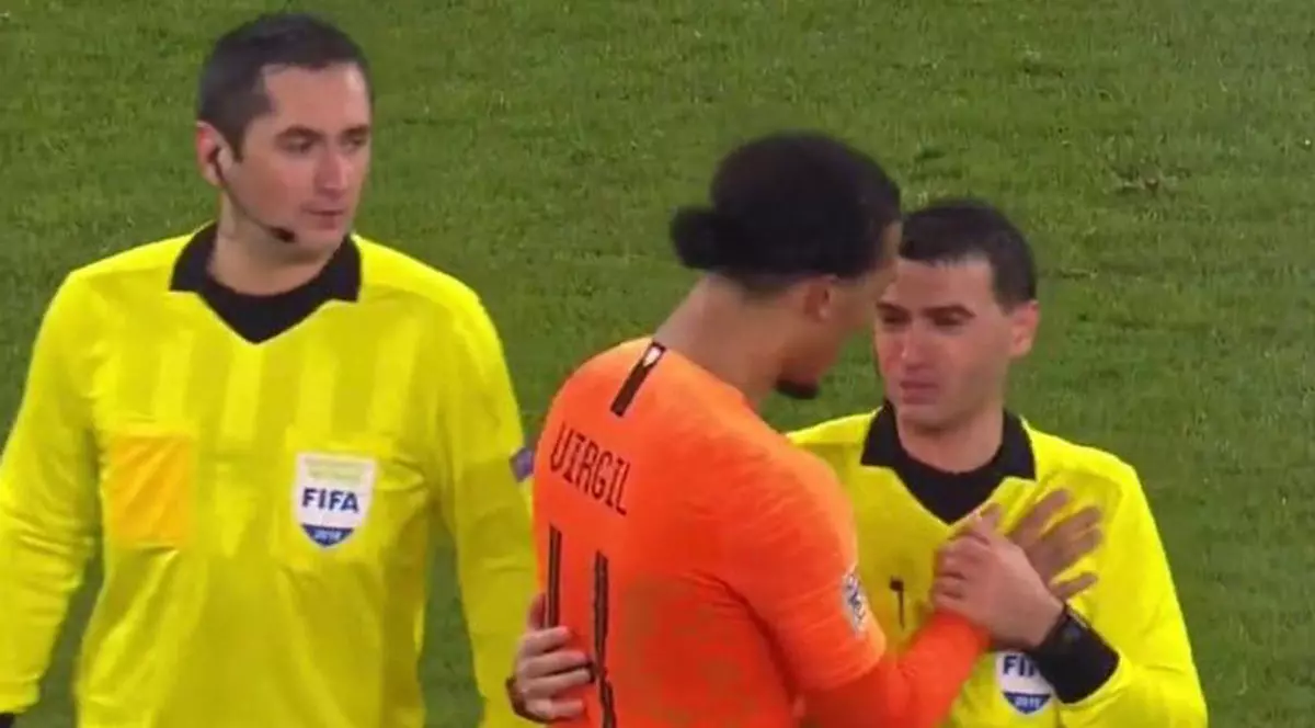 Mama lui Ovidiu Hațegan a murit în timp ce el arbitra Germania - Olanda