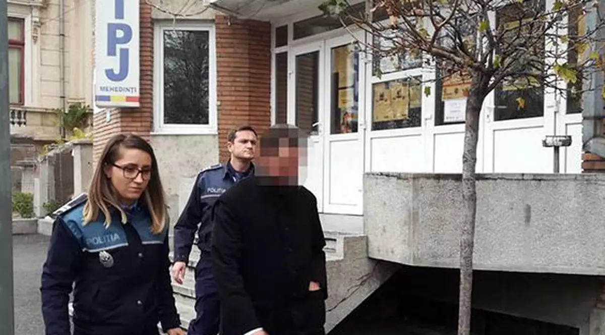 Un hoț îmbrăcat în haine de preot a fost prins furând din biserici. Ce sumă și-a însușit