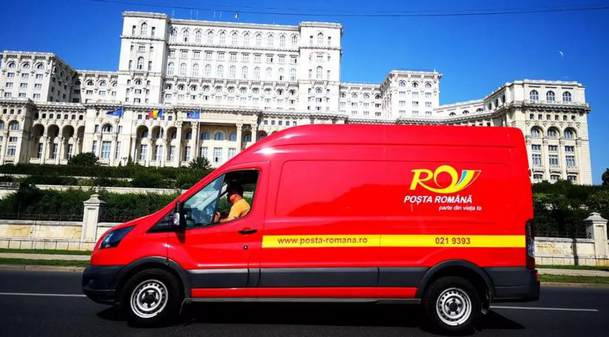 Programul Poștei Române, în minivacanța de 1 decembrie. Dubă a Poștei Române, în fața Palatului Parlamentului