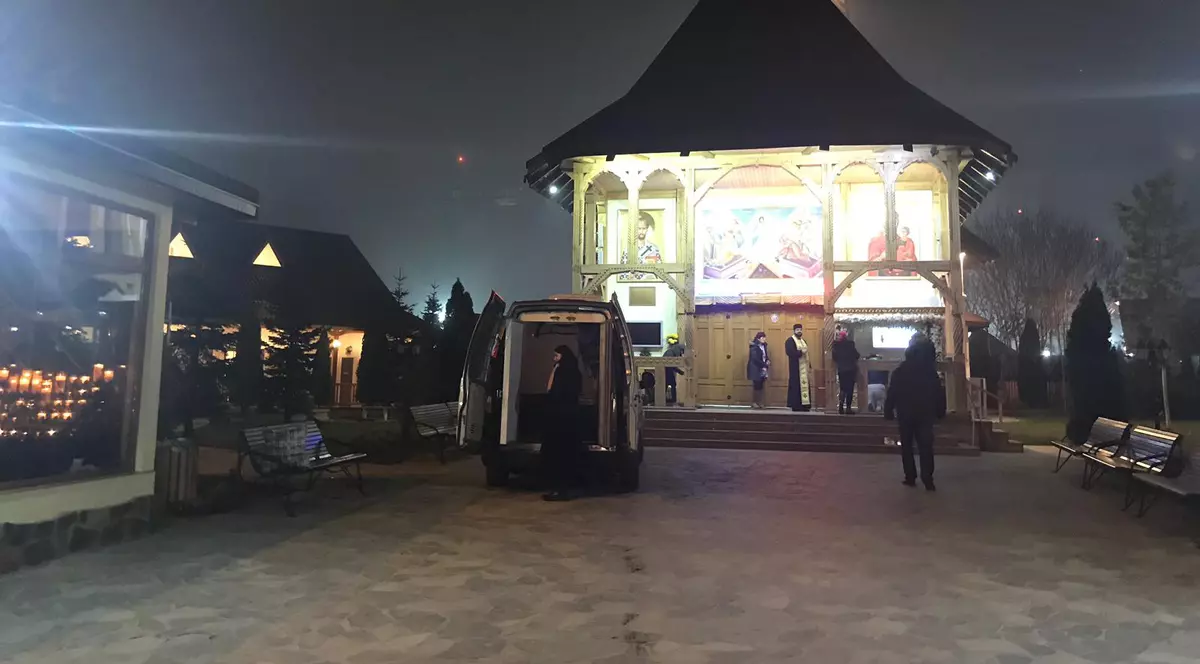 Ultimele pregăriri înainte de sfinţire. Zeci de mii de oameni sunt aşteptaţi duminică la Catedrala Mântuirii Neamului. Unde vor putea urmări slujba