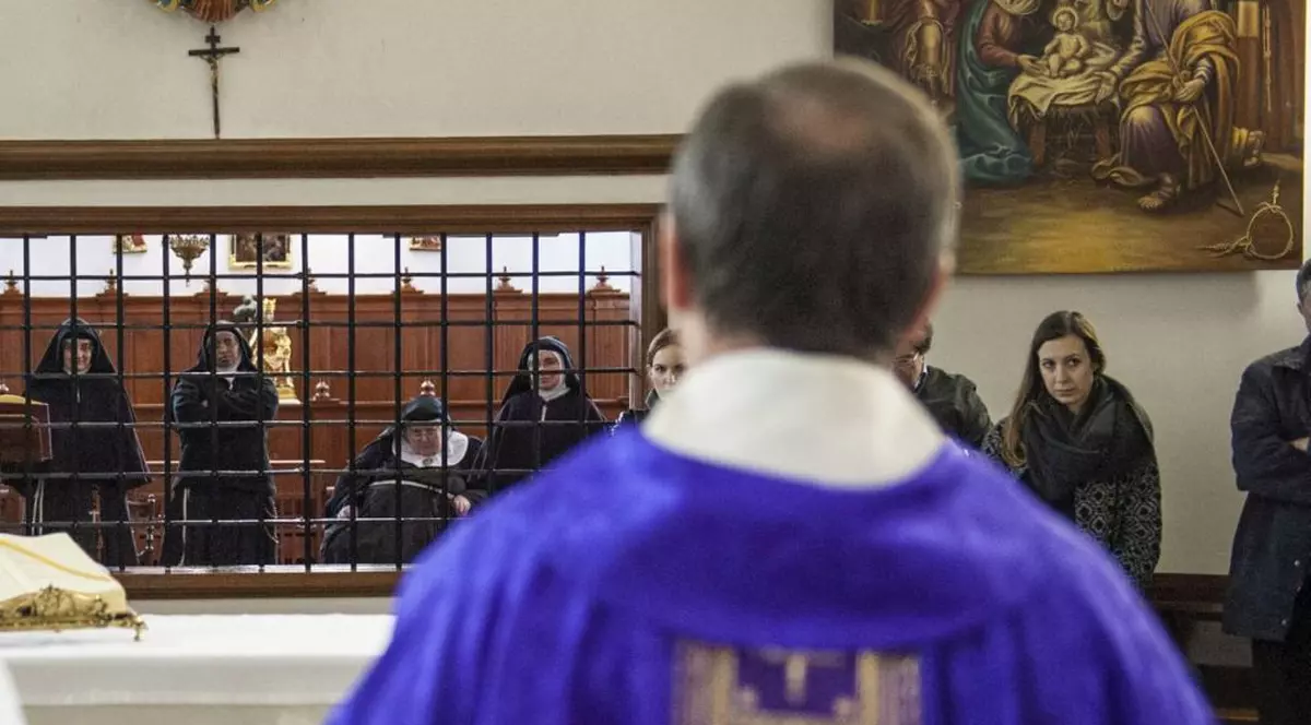 Un preot a jucat banii parohiei la jocuri de noroc