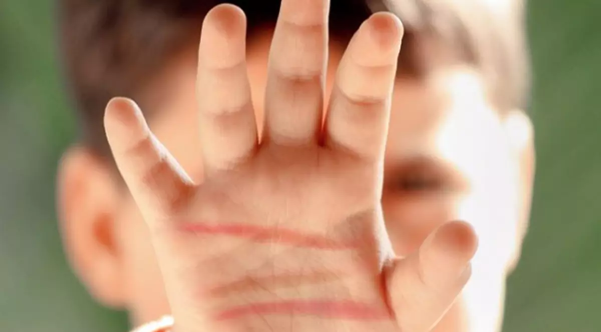 O învățătoare din București a fost reclamată că a lovit un copil și a jignit alți doi: "Mi-a bătut copilul rău, în fața clasei"