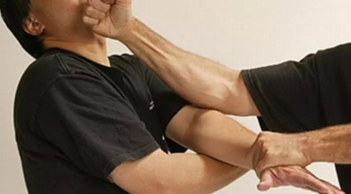 Un tată și fiul său s-au bătut până s-au umplut de sânge: "Minunatul meu tată, iată acum ce a ieşit..."