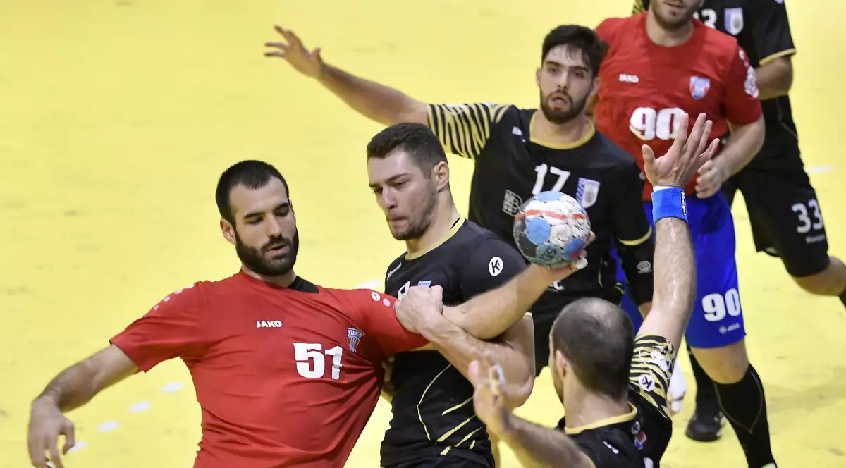 Steaua Bucureşti a învins echipa bosniacă RK Izvidac, cu scorul de 36-32 (16-19), miercuri, în Sala Polivalentă ''Ioan Kunst-Ghermănescu'' din Capitală, într-un meci din etapa a 7-a a competiţiei regionale de handbal masculin SEHA League.