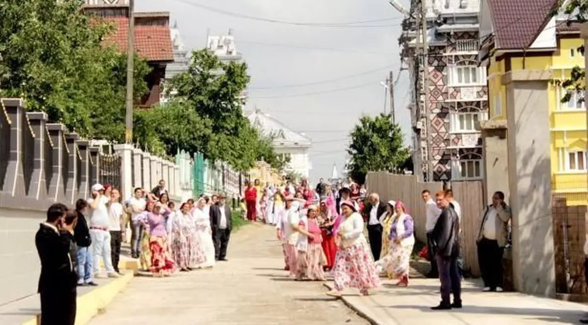 Polițistele din Iași au intrat în comunitățile de rromi din județ. Cum se urmărește reducerea infracționalității