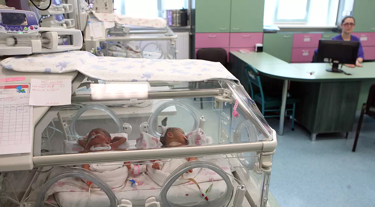 Încă doi bebeluși născuți la Maternitatea Giulești au fost internați la Spitalul „Grigore Alexandrescu”, cu suspiciune de infecţie cu stafilococ auriu.