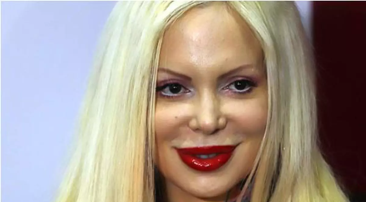 Argentinianca cu cel mai mare bust se pregătește de un nou record. Vrea să aibă cel mai mare posterior | FOTO