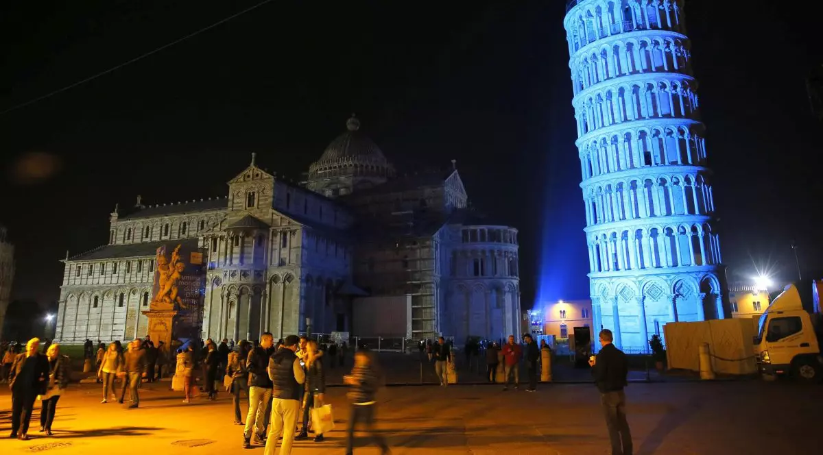 Turnul din Pisa nu mai e la fel de înclinat
