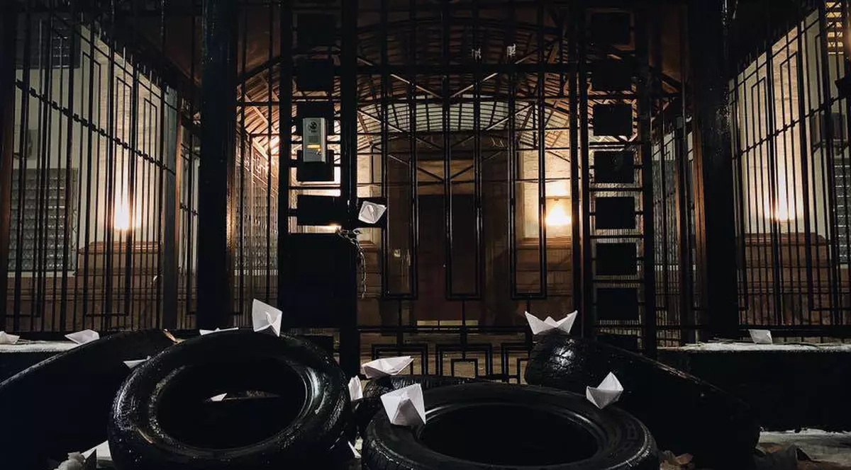 Proteste ale ucrainenilor în fața Ambasadei Rusiei! Bărcuțe de hârtie care acuză atacul asupra navelor