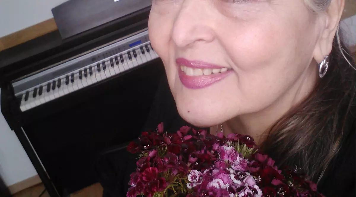 Cântăreața și profa de canto Viorela Filip revine în muzică, după 12 ani! Lansează un CD dedicat soțului ei