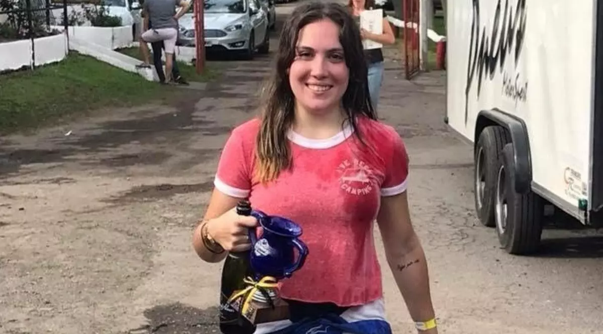O tânără, pilot de karting, a fost ucisă de față de cu prietenul ei! Cei doi ieșiseră în oraș ca să serbeze aniversarea bărbatului!