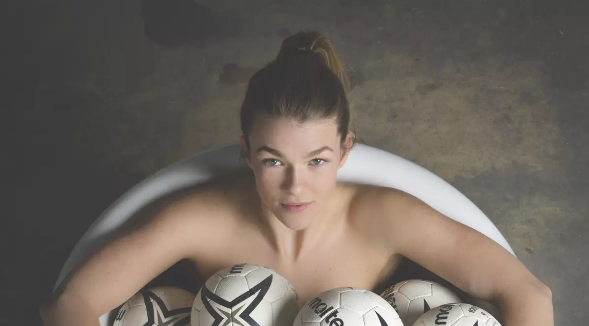 Umpleți-i plasa! Portăriței Olandei, Wester Tess, îi place să poze în ipostaze sexy | GALERIE FOTO