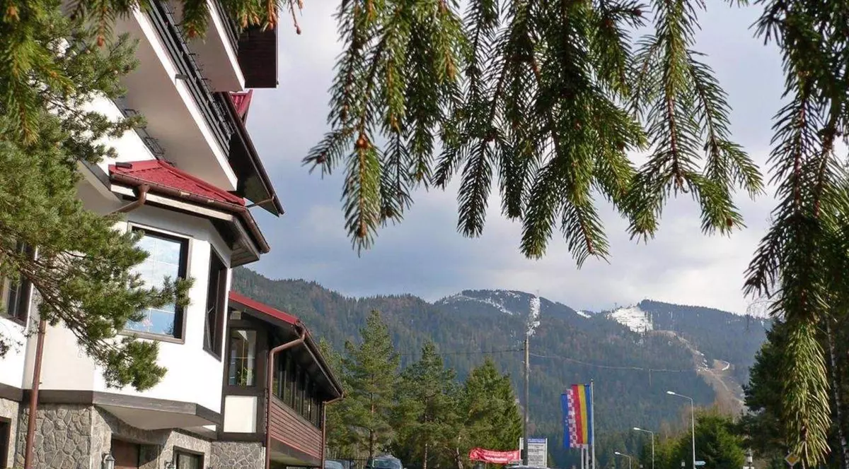 Toate camerele la hotelul Simonei Halep din Poiana Brașov, ocupate de Revelion! Care este costul unei nopți de cazare