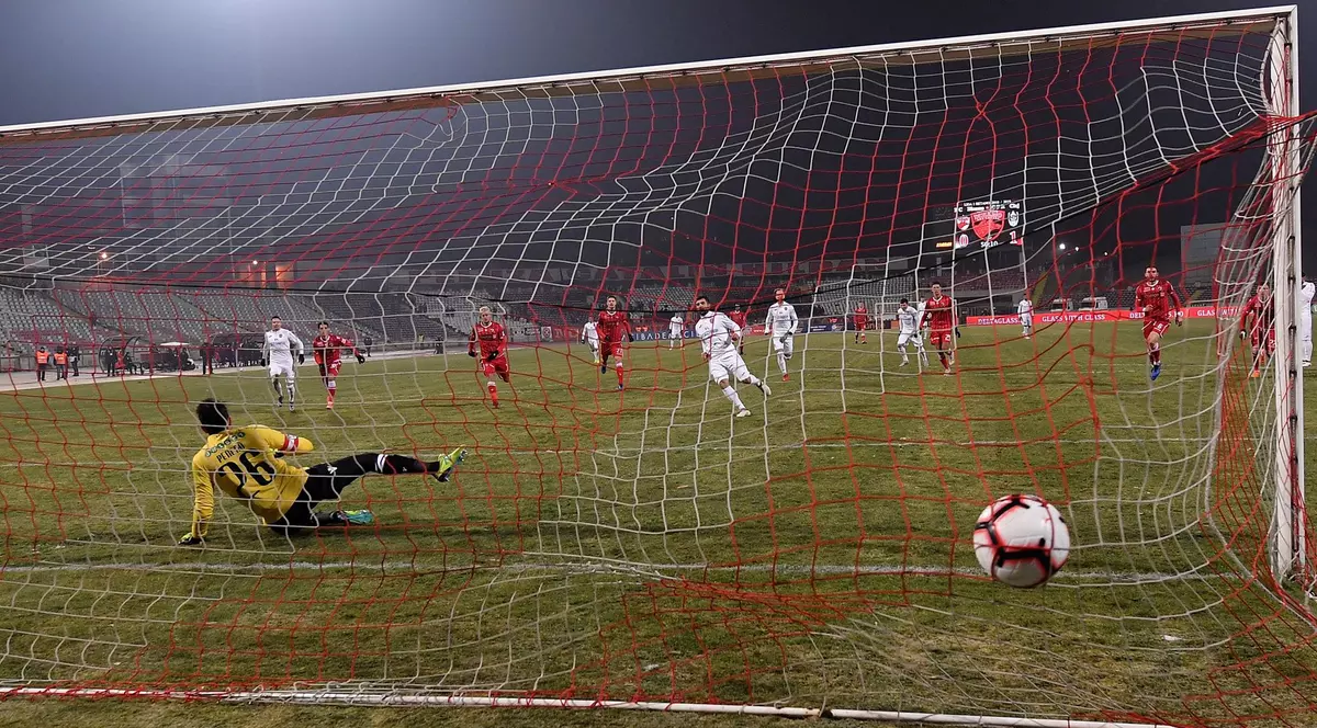 În pericol de retrogradare, Dinamo e abandonată și de suporterii VIP. Nicolae Badea n-a mai fost din 2012 la un meci al „câinilor roșii”