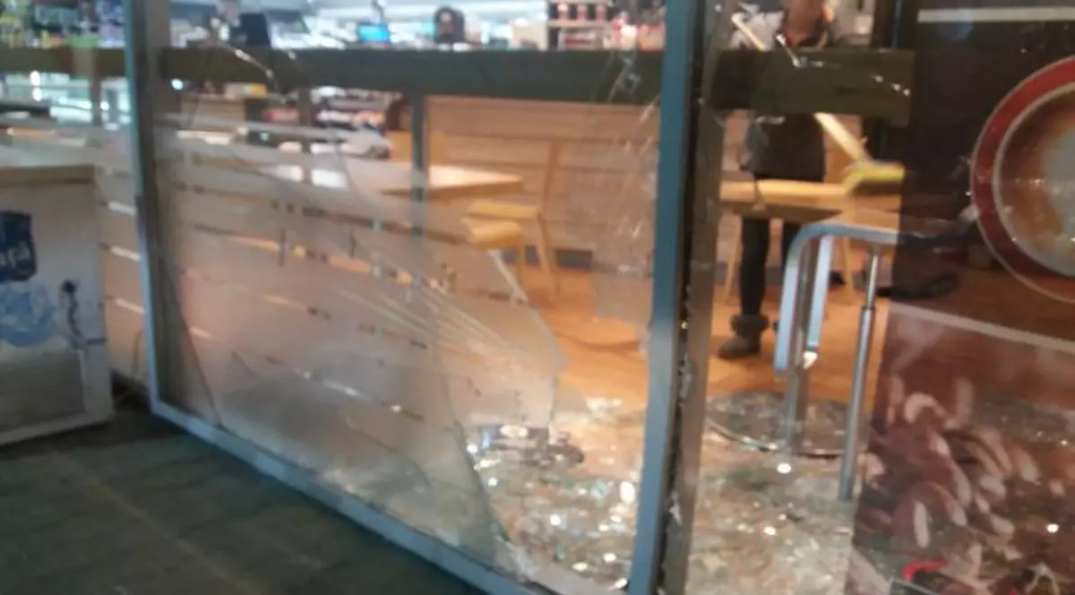 O femeie în vârstă de 64 de ani care de abia își luase carnetul de șofer a făcut praf o benzinărie!