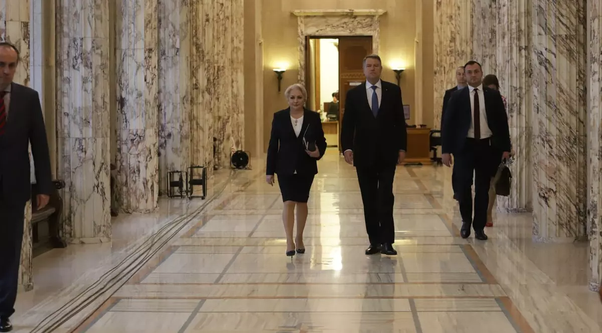 Dragnea ironizează prezenţa lui Iohannis la şedinţa de Guvern: "Eu nu îl primeam în curte, fiecare om are dreptul să se facă de râs"