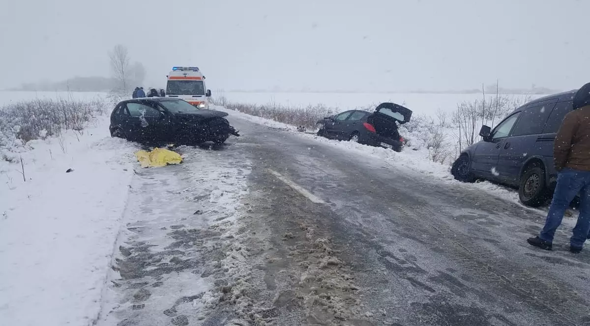 Accidente grave din cauza vremii severe! Trei oameni au murit și alte cinci persoane au ajuns la spital