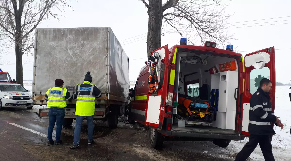 Cinci răniți, in urma unui accident în care a fost implicată o ambulanță SMURD. Printre răniți, doi paramedici