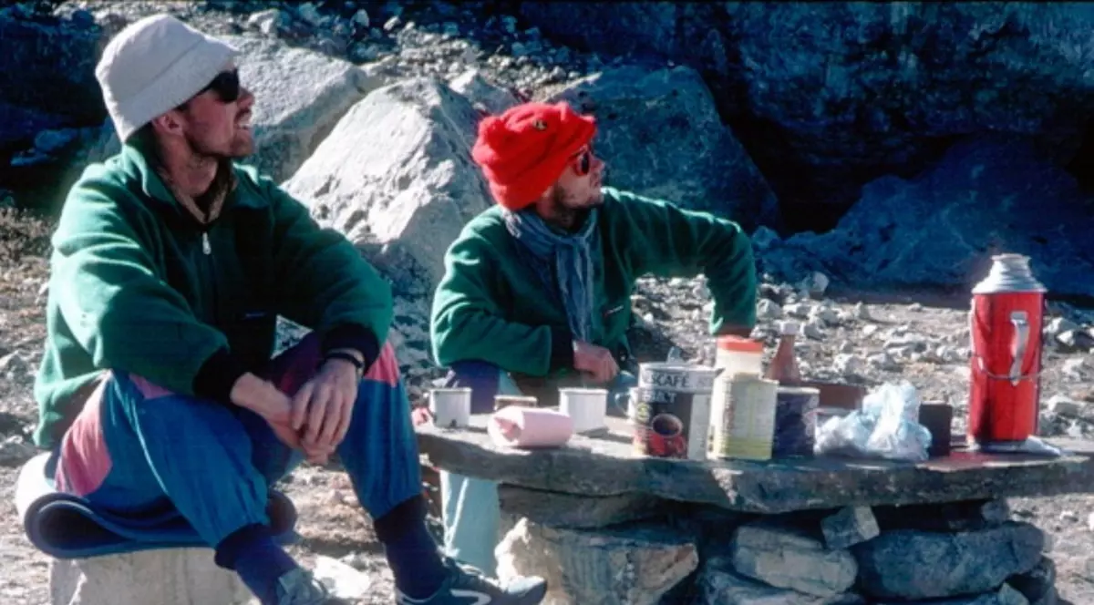 Trupurile a doi alpiniști dispăruți în Himalaya au fost descoperite după 30 de ani