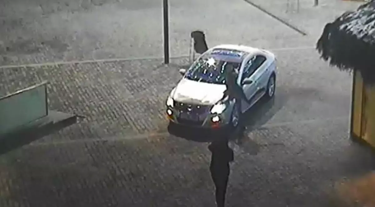 Amendată pentru că s-a pozat cu decorațiunile de Crăciun din Râmnicu Vâlcea