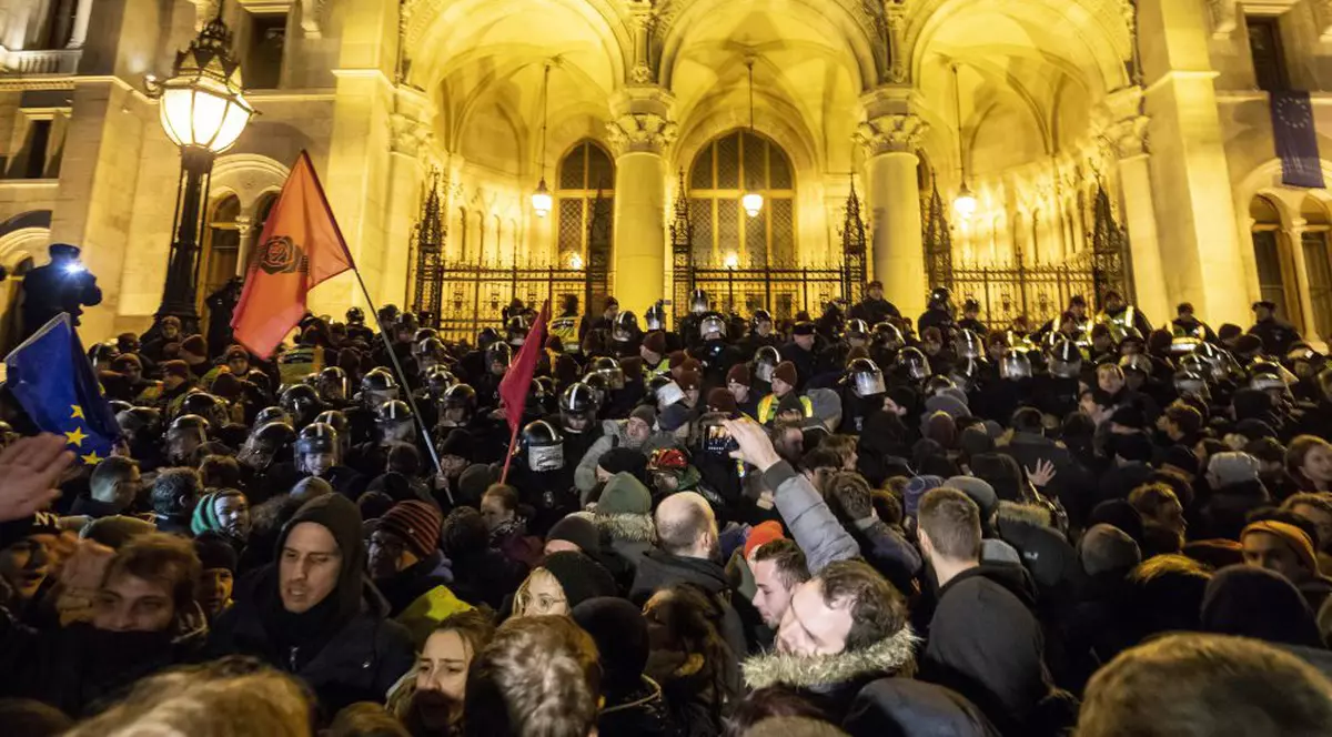 A doua zi de proteste la Budapesta