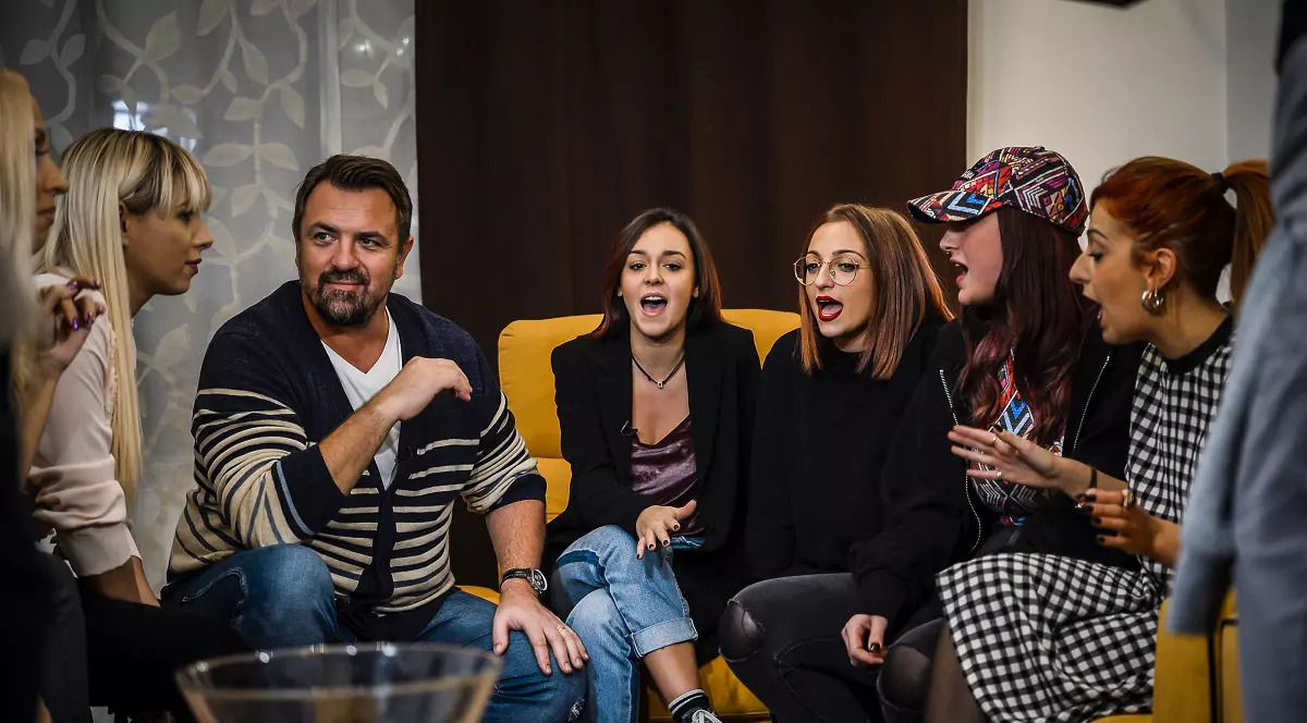 Sorana și Anca de la A.S.I.A. și Dan Bittman, vizită surpriză în casa X Factor | FOTO