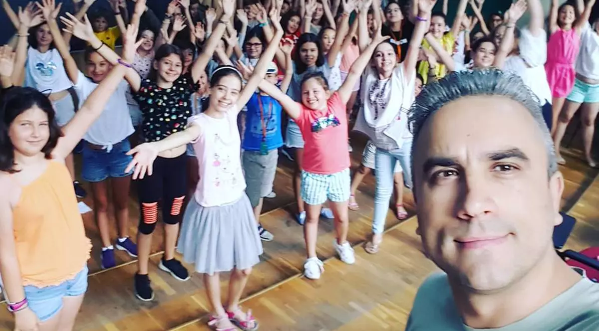 Zoli Toth a creat... Sistem Junior. “Antrenor” pentru Ansamblul de percuție, format din 50 de copii care bat la tobe