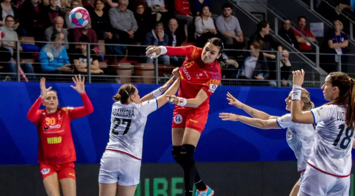 România învinge categoric Germania la CE de handbal și se califică în grupa principală! Neagu a intrat în istoria competiției!