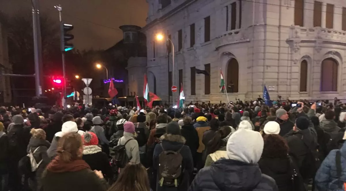 Proteste la Budapesta, după ce Parlamentul Ungariei a adoptat "Legea Sclaviei"