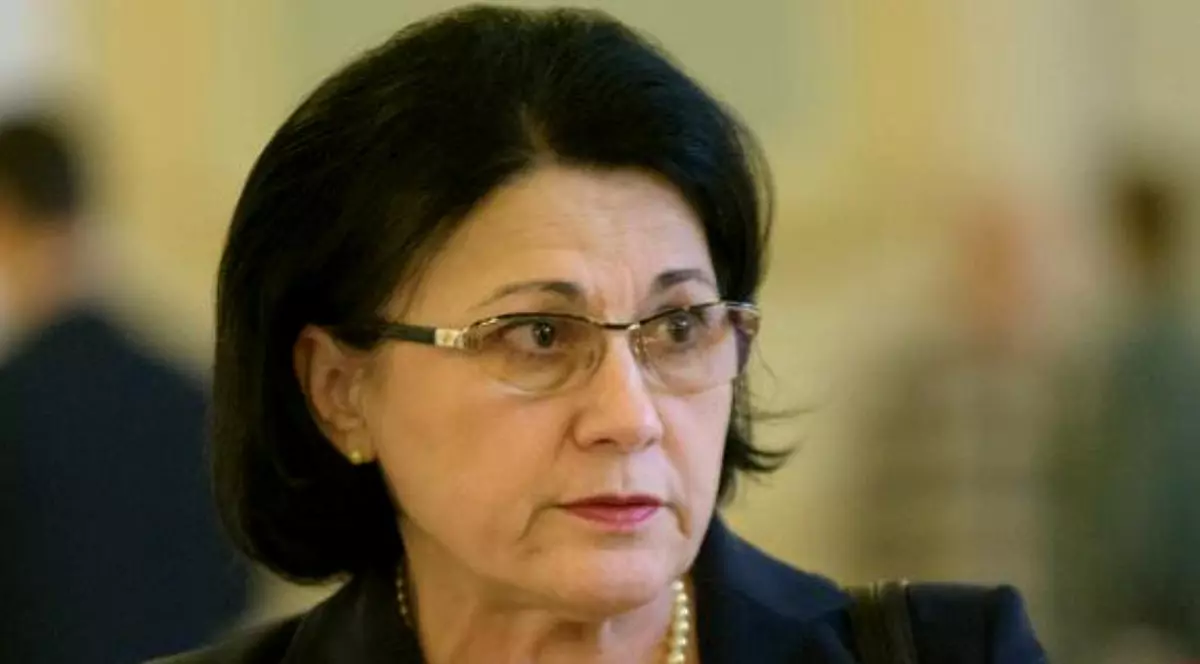 Ecaterina Andronescu, întâmpinată de protestatari la Sibiu