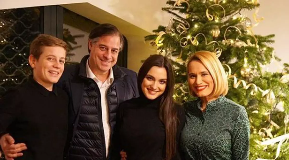 Andreea Esca și-a pus internauții în cap. Totul a pornit de la fiica ei și iubitul acesteia