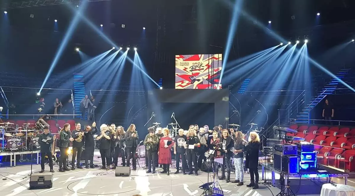 Iris, Compact B, Proconsul și Antract, plătiți de primărie pentru un spectacol ținut cu sala goală