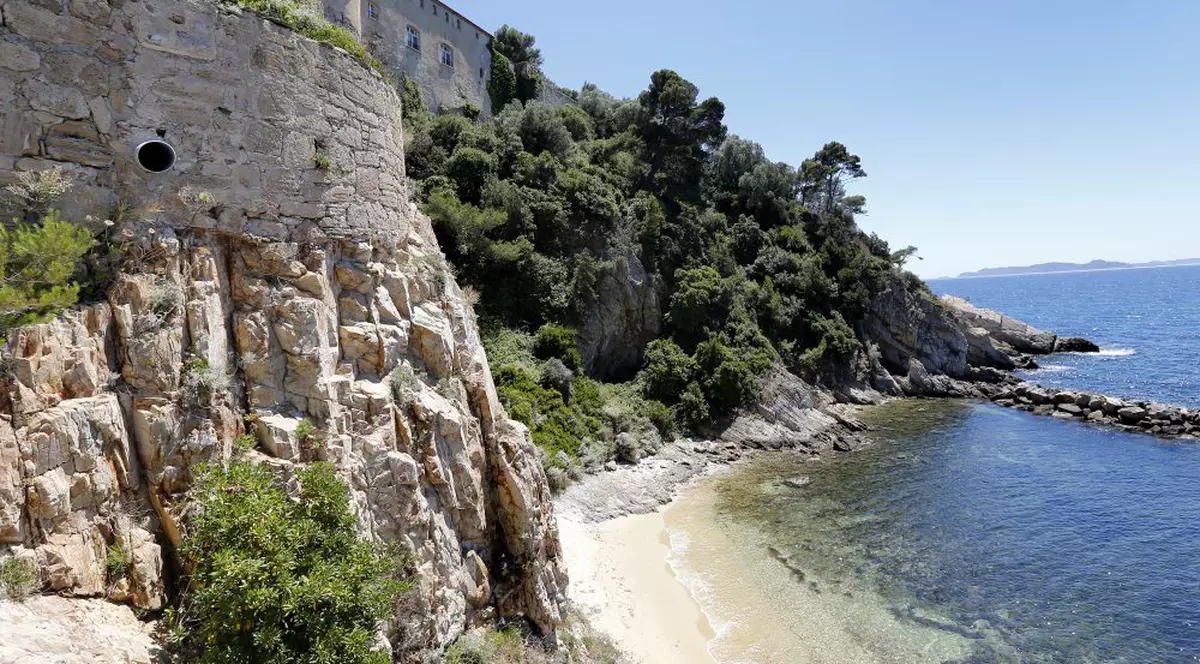 "Vestele galbene" au încercat să ocupe Fortul Bregancon, reşedinţa de vară a președintelui francez