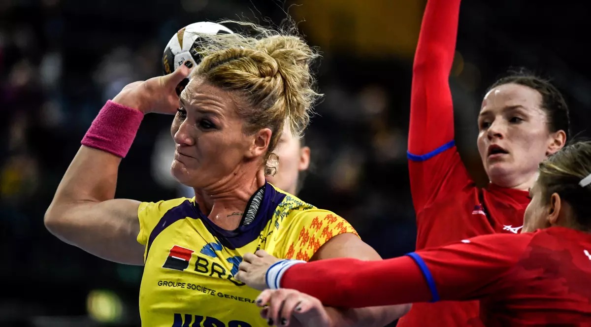 Crina Pintea a fost desemnată cel mai bun pivot de la Campionatul European! România luptă pentru medalia de bronz cu Olanda