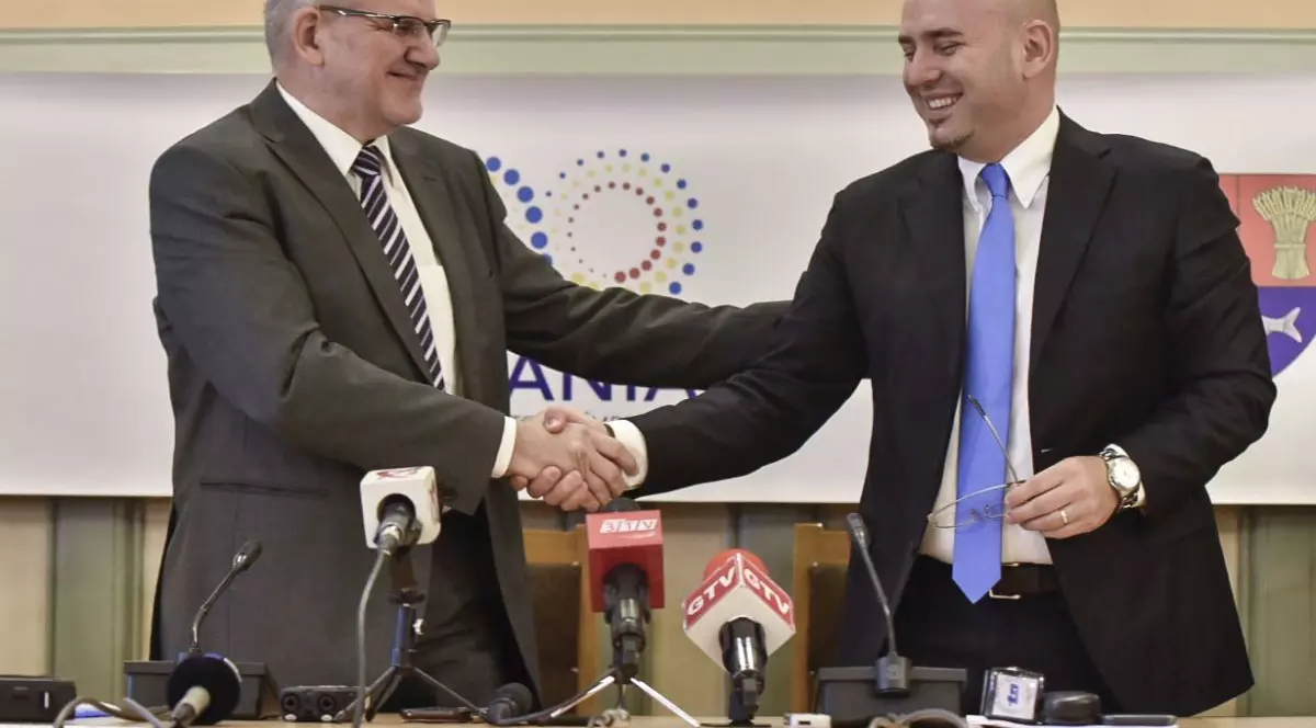 Drumul expres Craiova-Pitești. S-au semnat contractele pentru primele trei loturi. 1,8 miliarde de lei costă realizarea a 57,55 de kilometri!