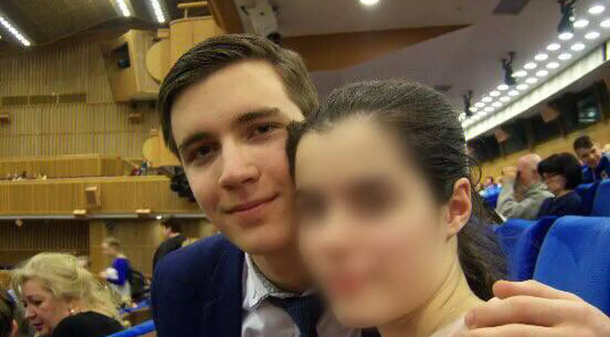 Un student de numai 18 ani s-a sinucis! Sora geamănă a iubitei lui a făcut același gest!
