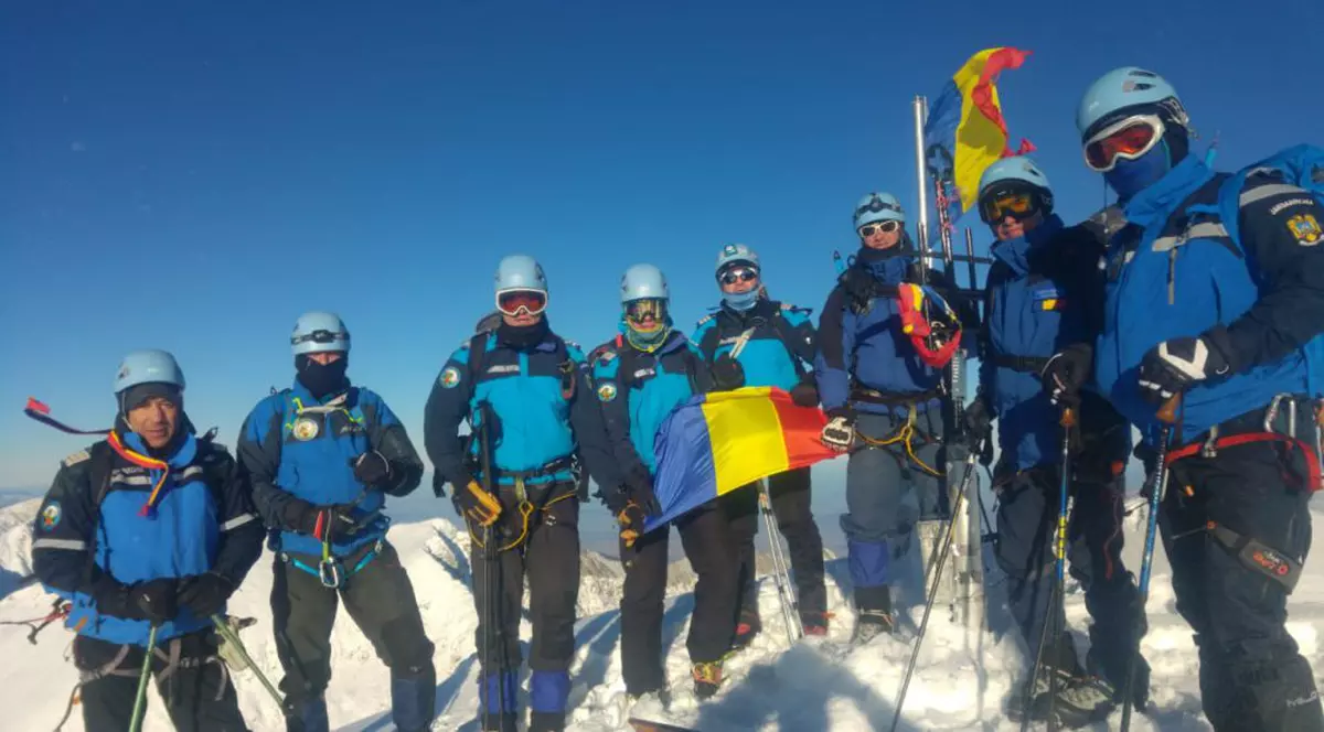 Jandarmii montani care au pus tricolorul pe cei mai înalți munți din România, în 2018, cu ocazia Centenarului Marii Uniri