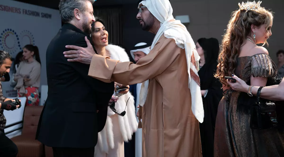 Designerii români și-au prezentat creațiile la Dubai. Cătălin Botezatu, prezent la cel mai important eveniment