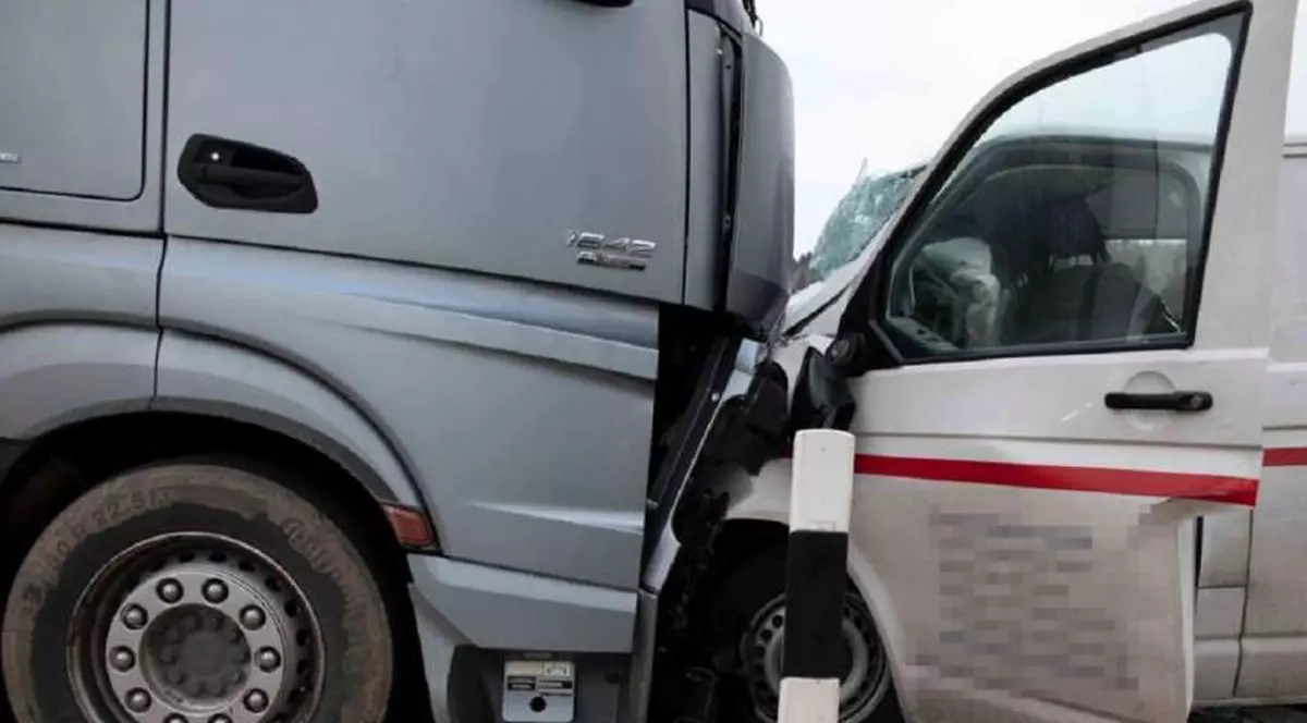 Un şofer român a murit pe o şosea din Germania, strivit de un TIR