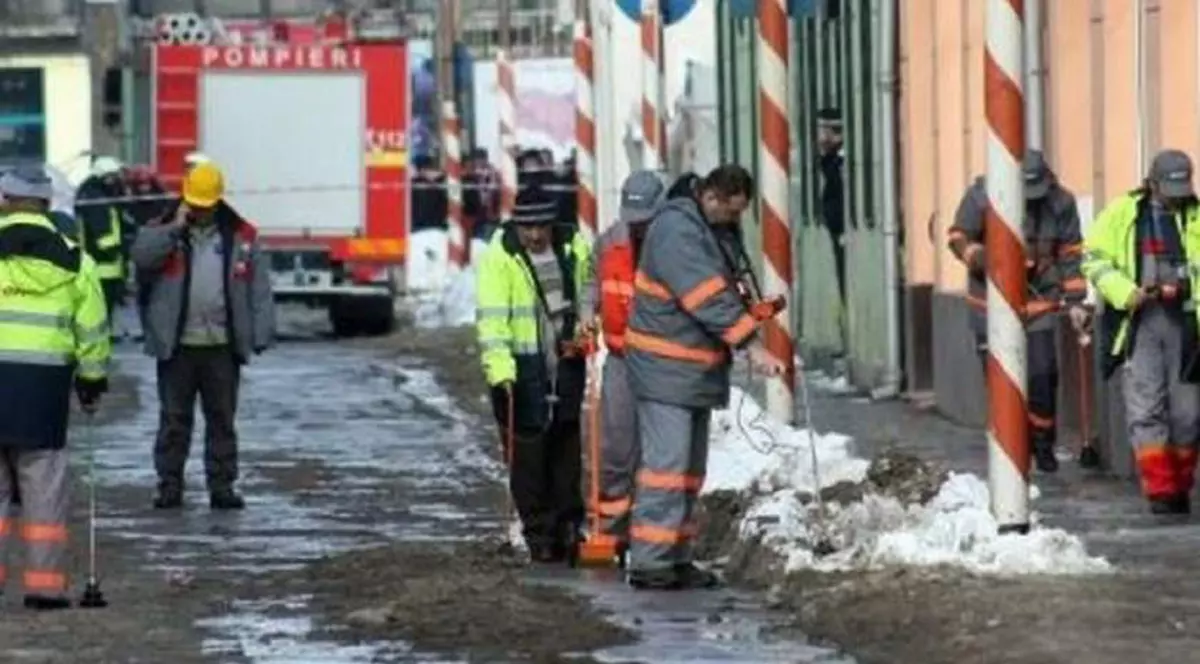 Scurgeri de gaze într-un bloc din Ocna Sibiului. Mai mulţi locatari, printre care şi copii, duşi la spital